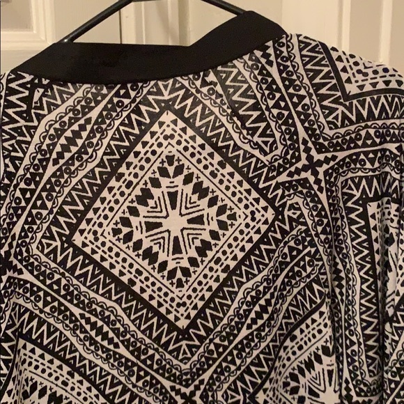 Used Large Rue 21 Print Kimono - Picture 3 of 8